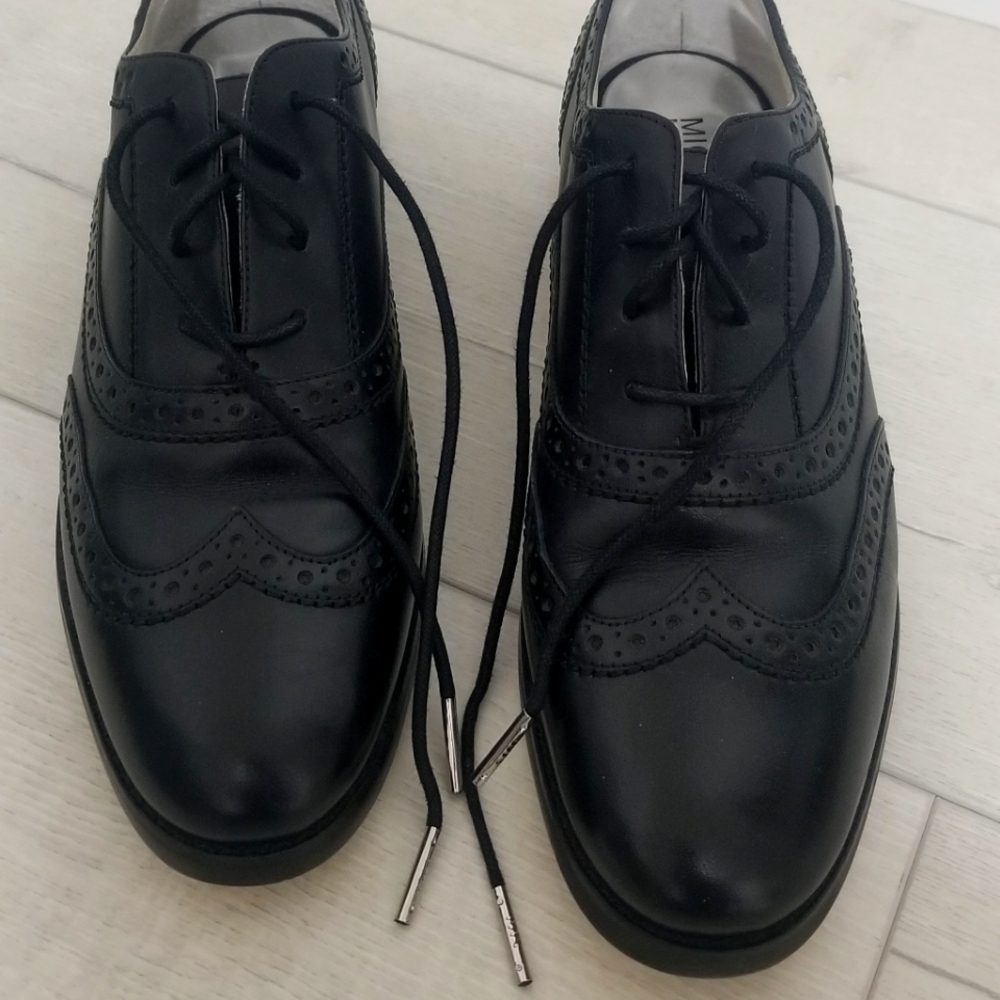 Michael Kors lace up women business shoes with wingtip 8.5